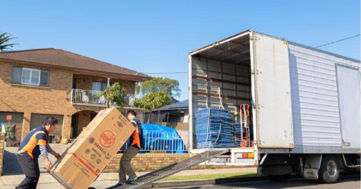 How Removalists in Narre Warren Handle Fragile and Valuable Items?
